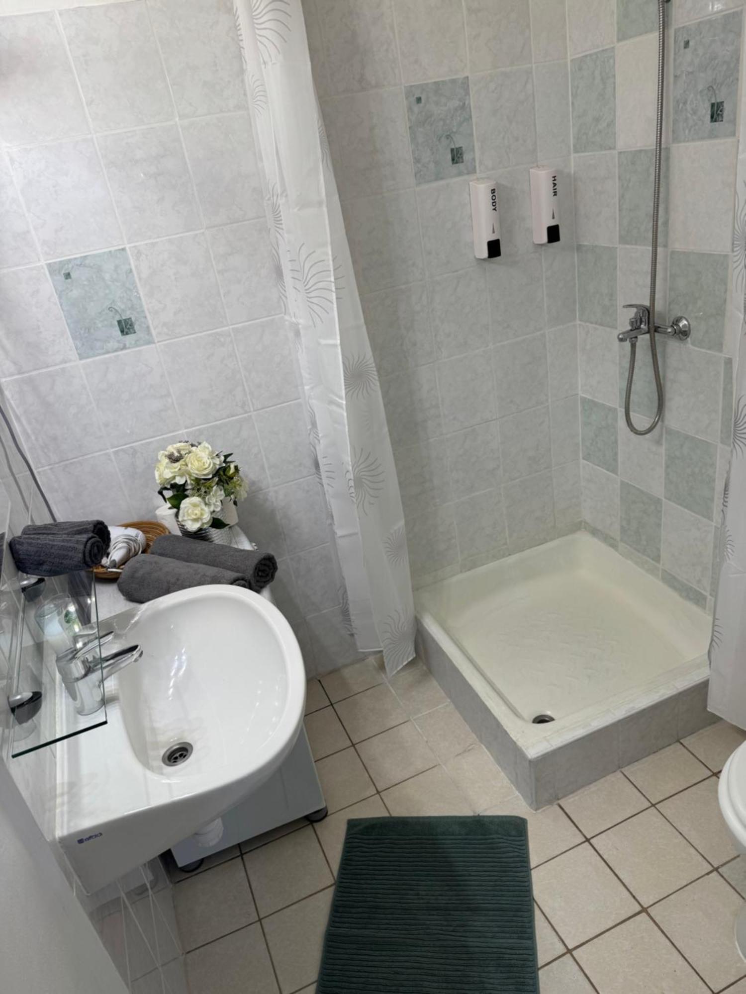 Small Cosy Apartment Near The Famous Westend City Center บูดาเปสต์ ภายนอก รูปภาพ